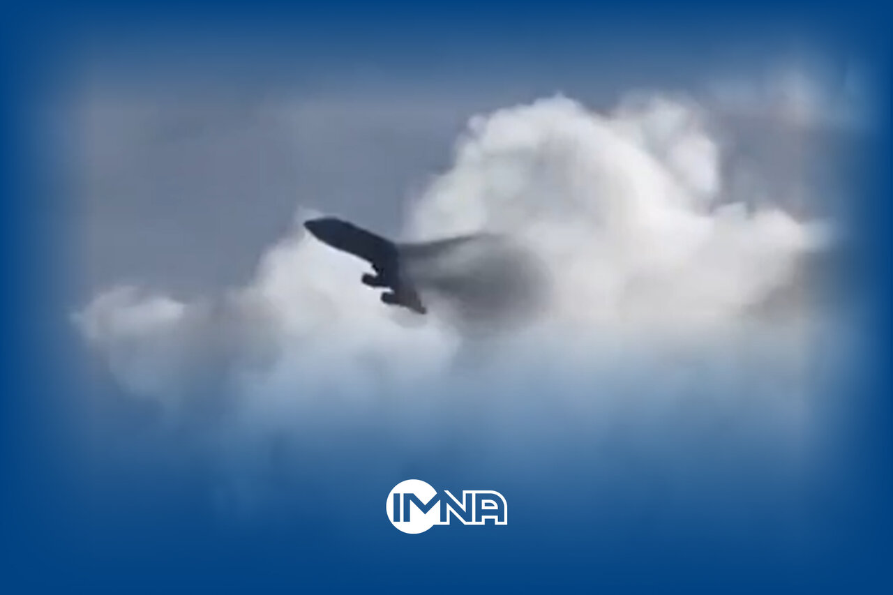 فیلم| تصاویری جذاب از عبور بوئینگ ۷۴۷ از داخل ابر
