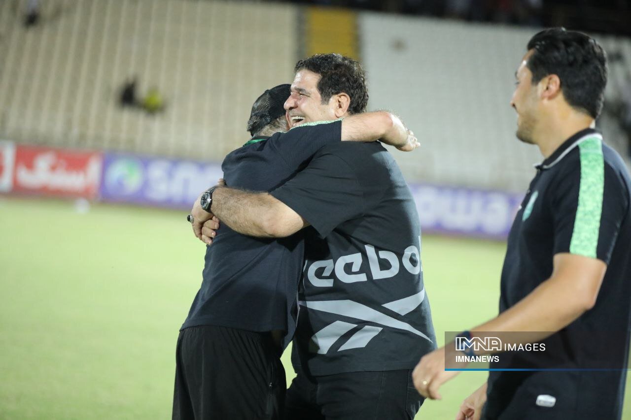 خیبر خرمآباد بیرحمترین میزبان تاریخ فوتبال ایران / هیچتیمی با امتیاز از لرستان نمیرود