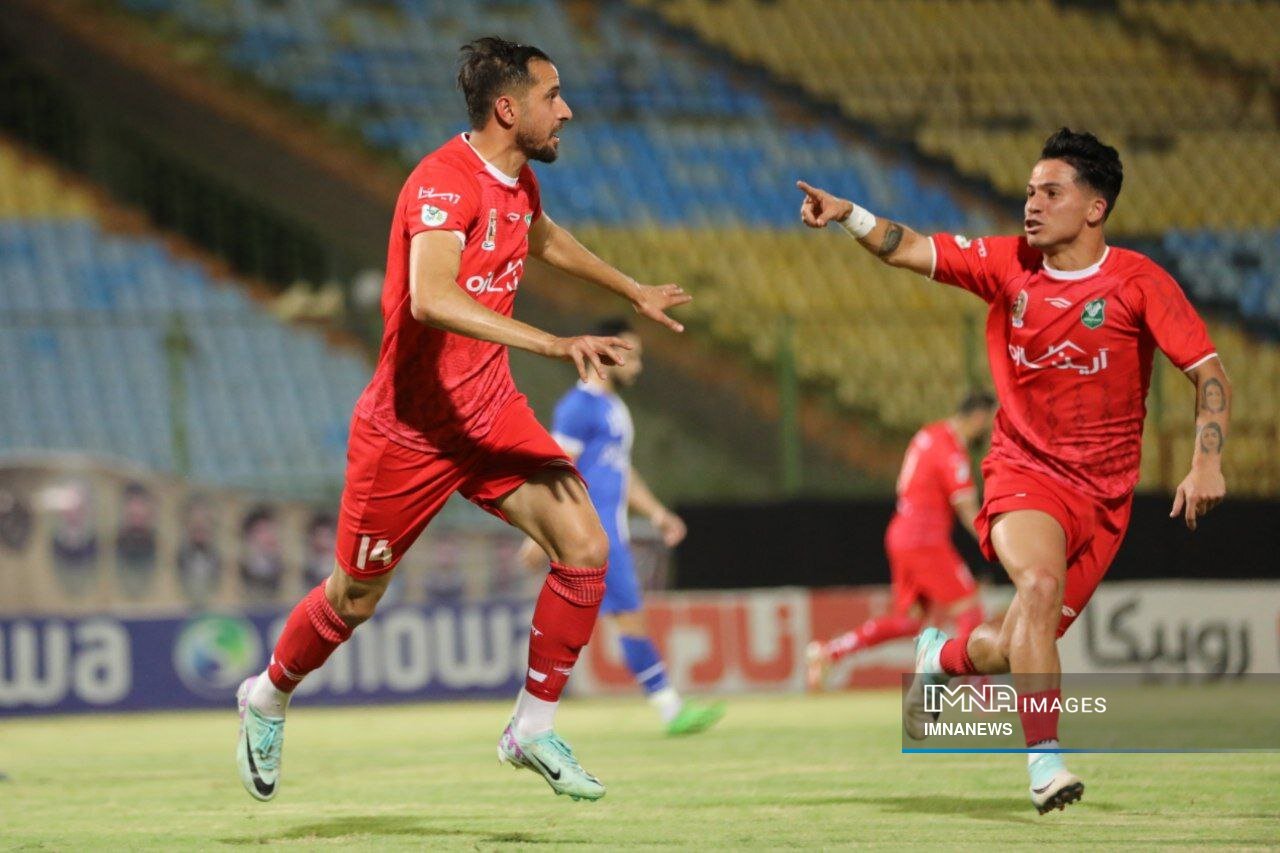 خیبر خرمآباد بیرحمترین میزبان تاریخ فوتبال ایران / هیچتیمی با امتیاز از لرستان نمیرود