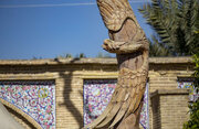 نقش هنر دست هنرمندان شیرازی بر تن بی‌جان درختان