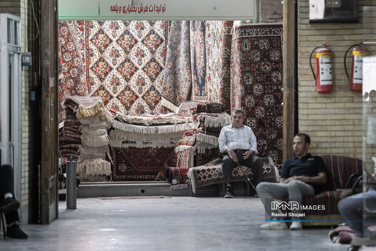 گره فراموشی به فرش دستباف اصفهان