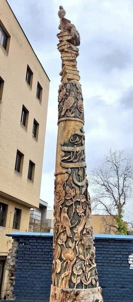 نقش هنر دست هنرمندان شیرازی بر تن بیجان درختان