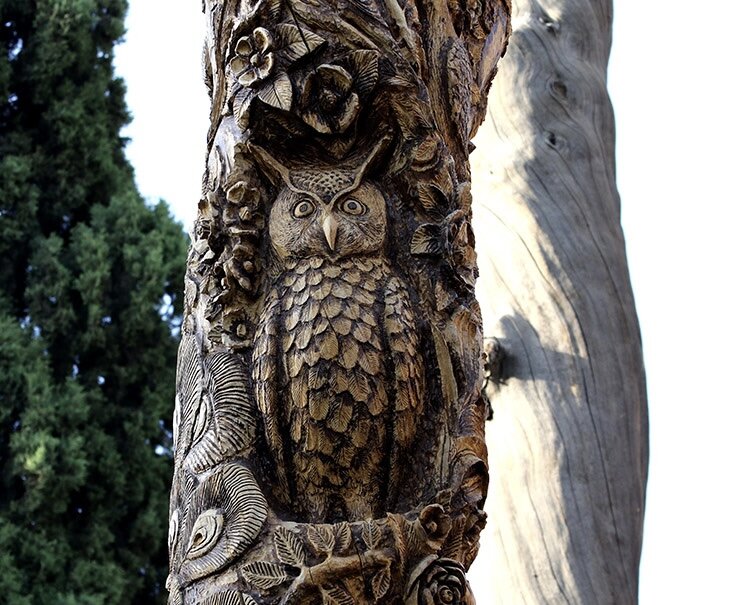 نقش هنر دست هنرمندان شیرازی بر تن بیجان درختان