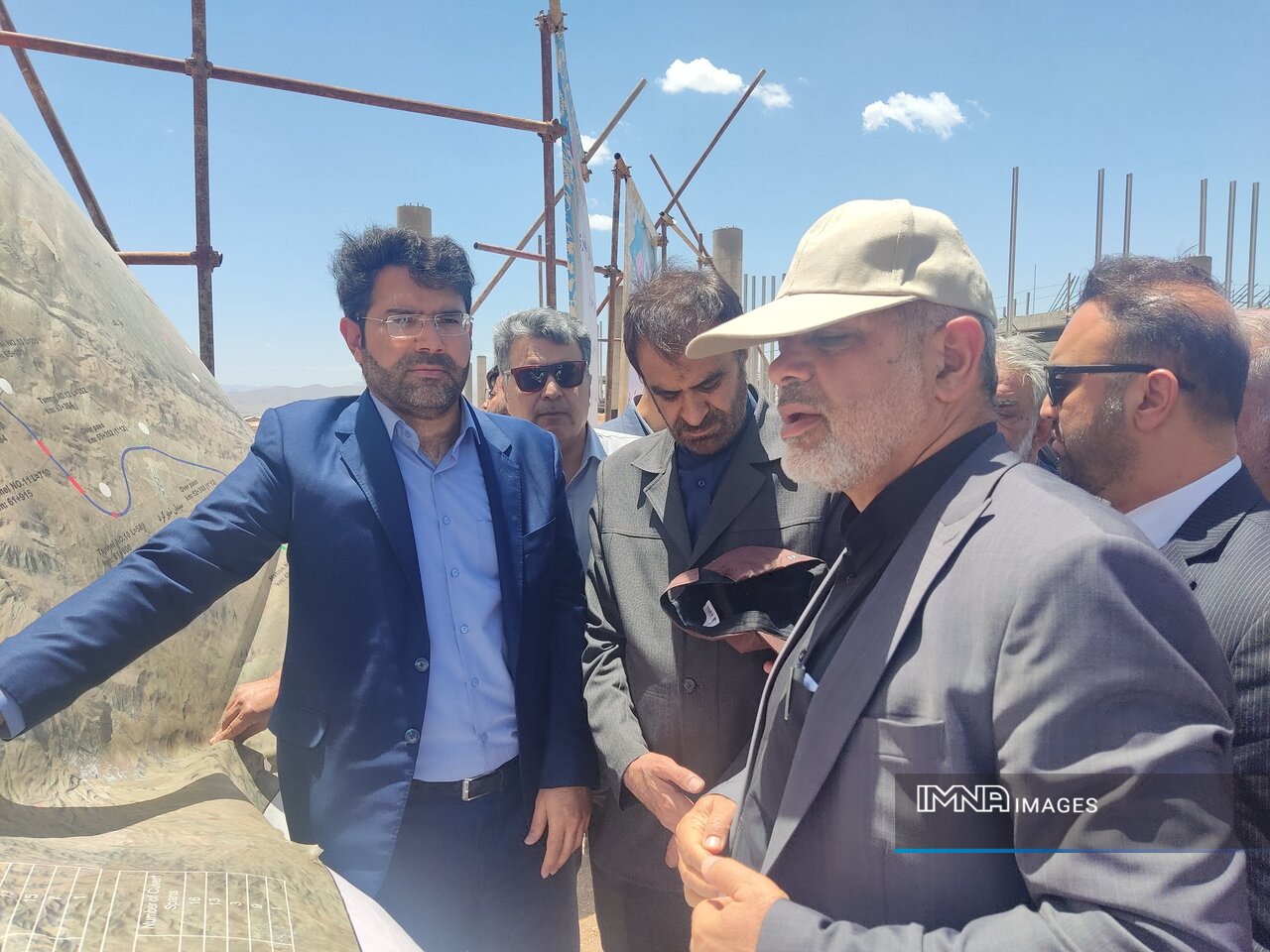 فیلم| وزیر کشور از پروژه راه آهن شهرکرد بازدید کرد