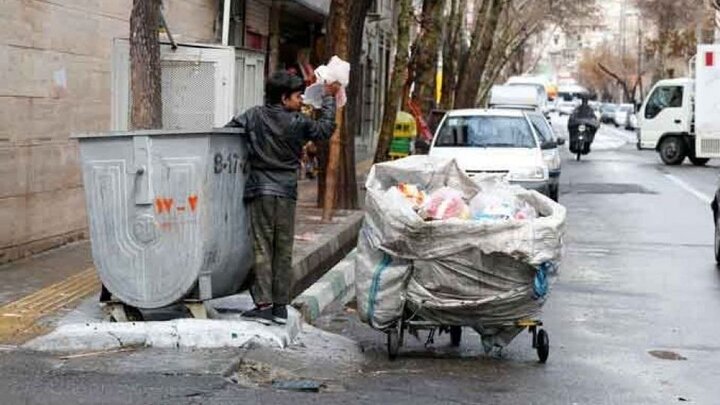 گرمای طاقت‌فرسا و تولید روزانه ۱۳۰ تن زباله در شهر گچساران؛ پاکبانان را دریابیم