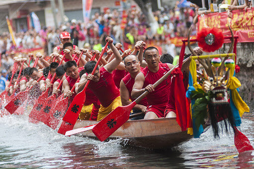 جشنواره قایق اژدها: شور و هیجان در امواج سنت و افسانه