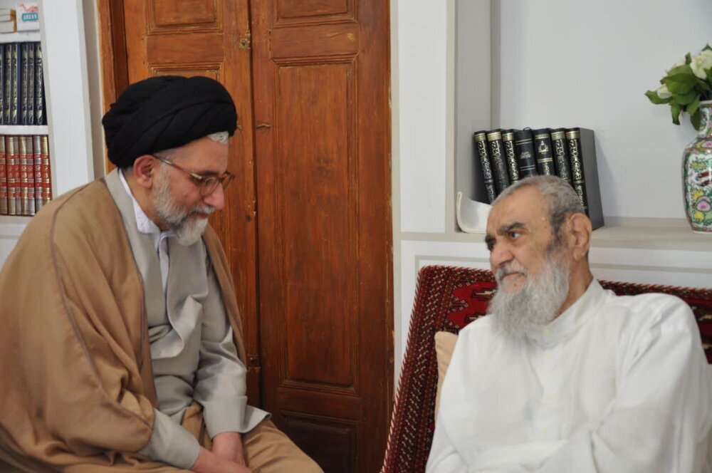 عیادت وزیر اطلاعات از آیتالله مظاهری+ عکس
