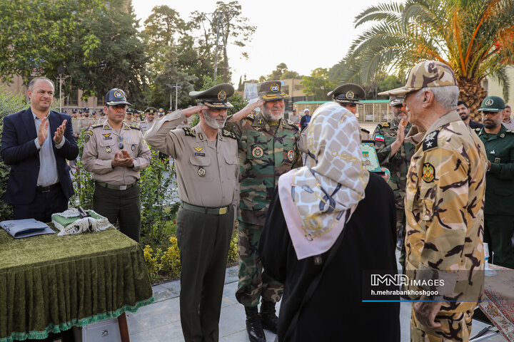 سالروز اعطای نشان فداکاری فرماندهی معظم کل قوا به ارتش