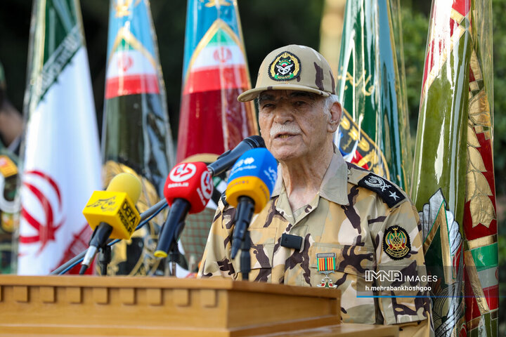 سالروز اعطای نشان فداکاری فرماندهی معظم کل قوا به ارتش