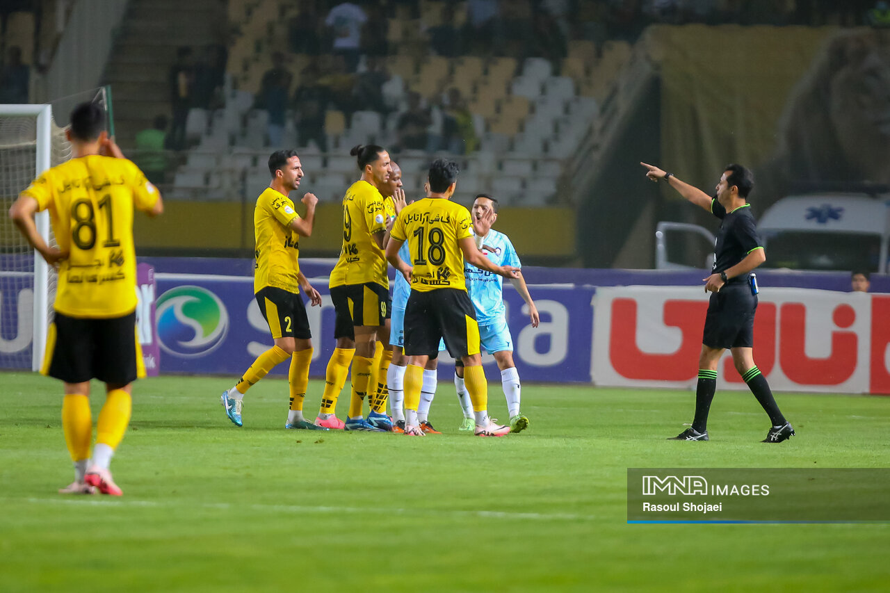 سپاهان استحقاق قهرمانی در لیگ برتر را نیز داشت