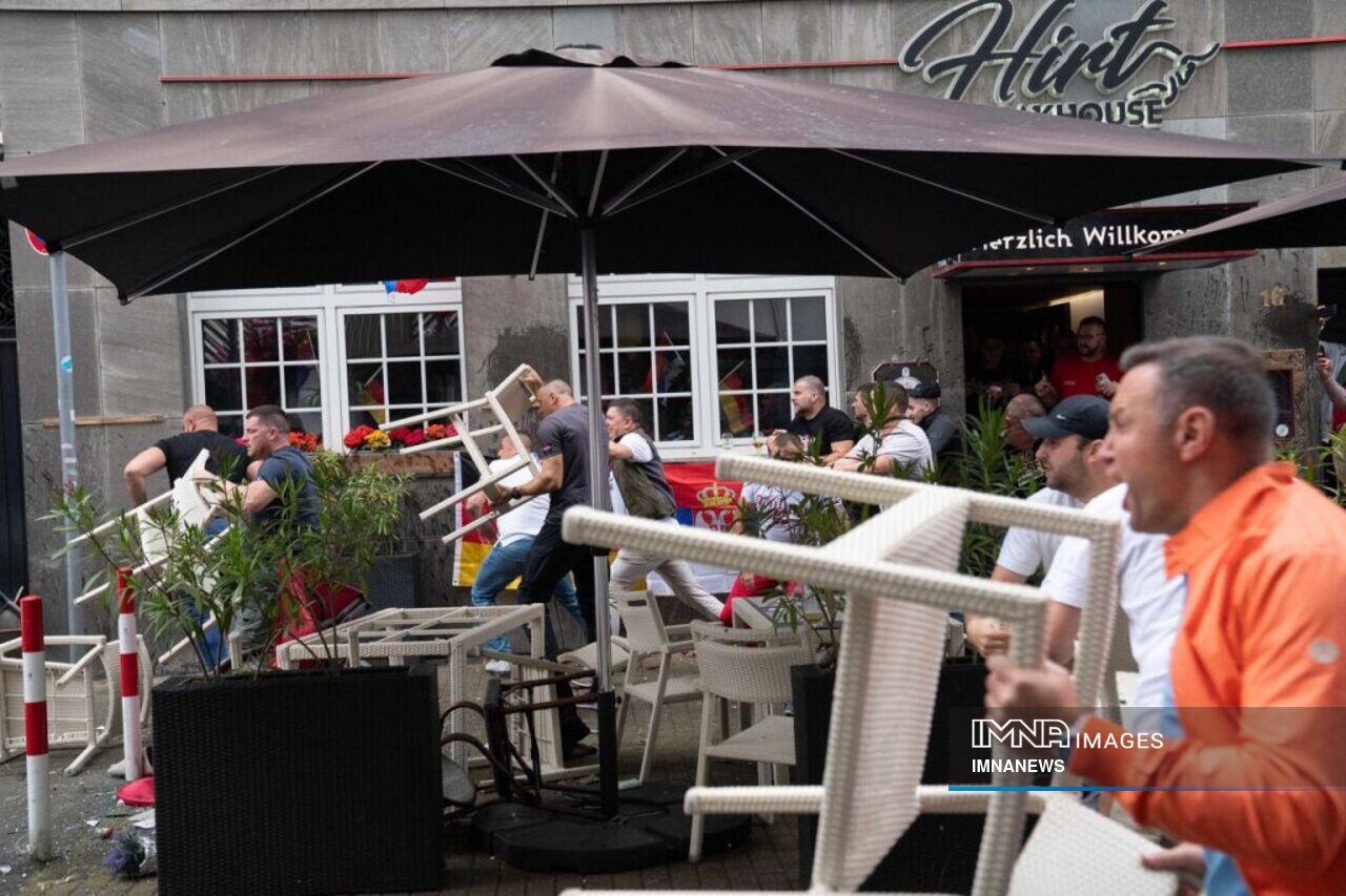 درگیریهای عجیب هواداران در خیابانهای آلمان/ چگونه رفاقت بازیکنان را نمیبینید؟