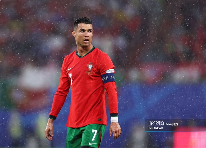 رونالدو اولین بازیکن میلیاردر فوتبال جهان شد