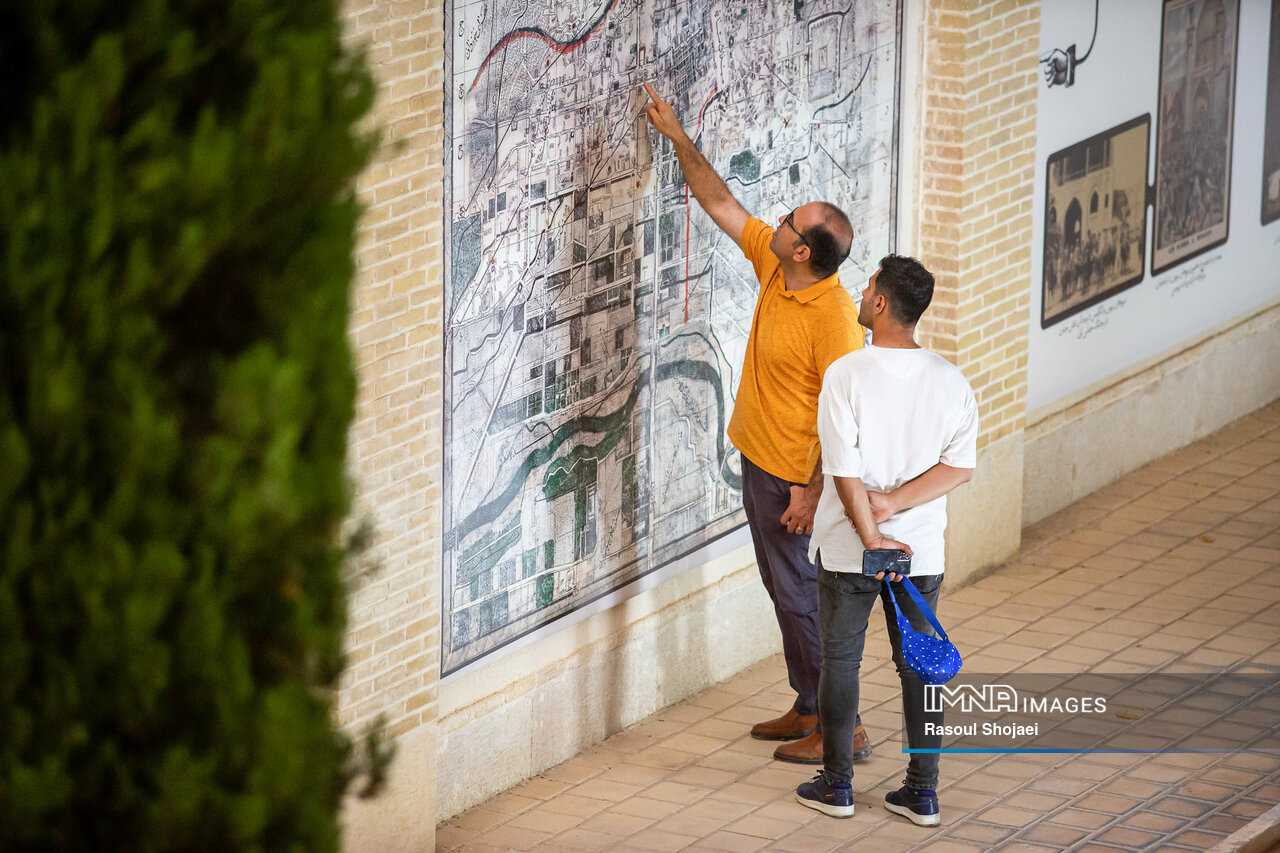 در موزه تاریخ شهرداری اصفهان با ما «همداستان» شوید