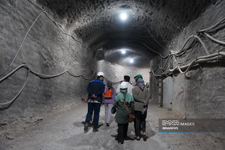 بازدید اعضای انجمن راهنمایان گردشگری استان اصفهان از پروژه خط 2 مترو