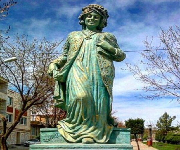 مستوره اردلان؛ با اولین زن تاریخنگار در جهان بیشتر آشنا شوید