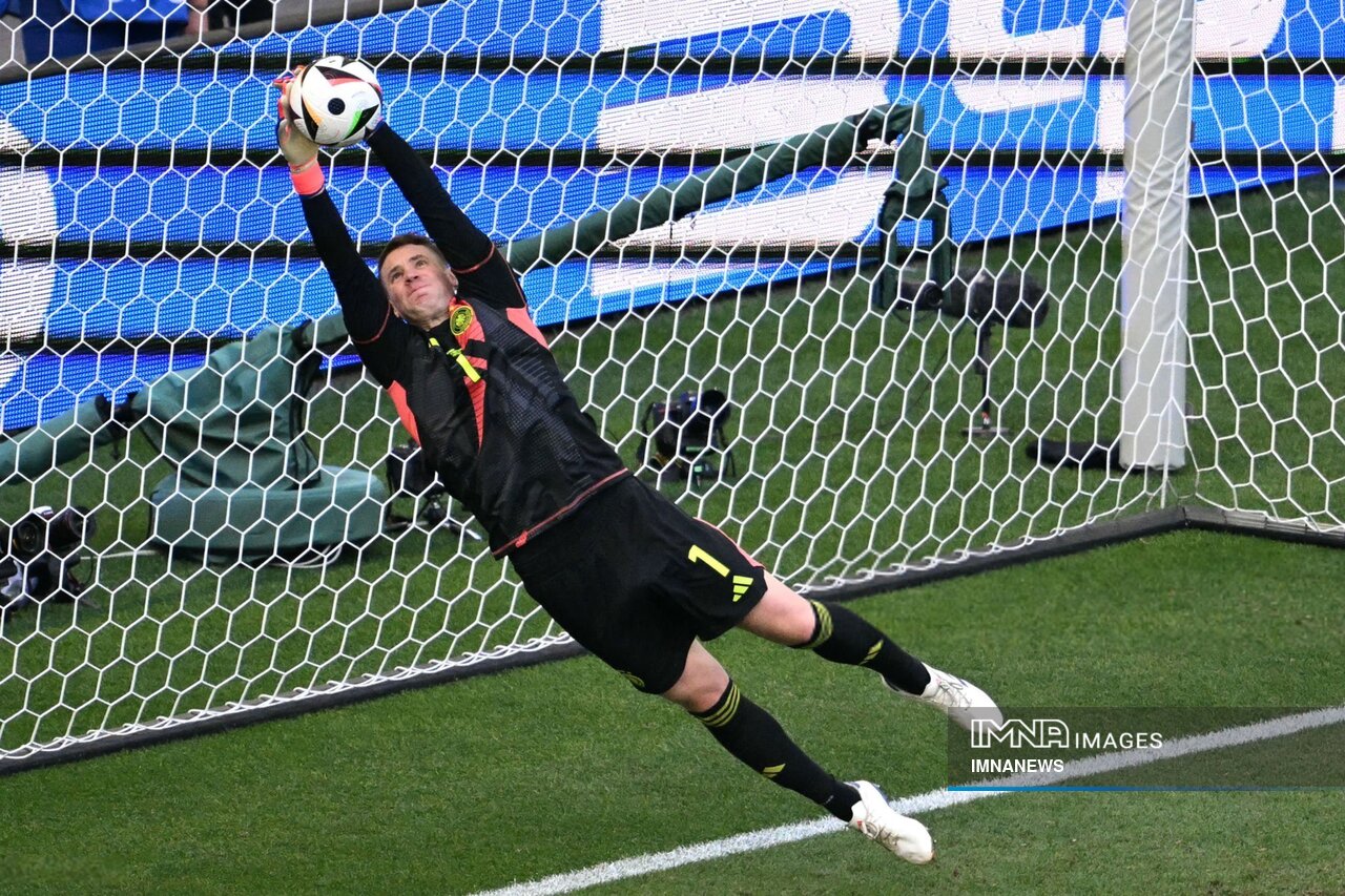 تیم برتر فوتبال قرن بیستویکم از نگاه هوش مصنوعی / مسی یا رونالدو؟