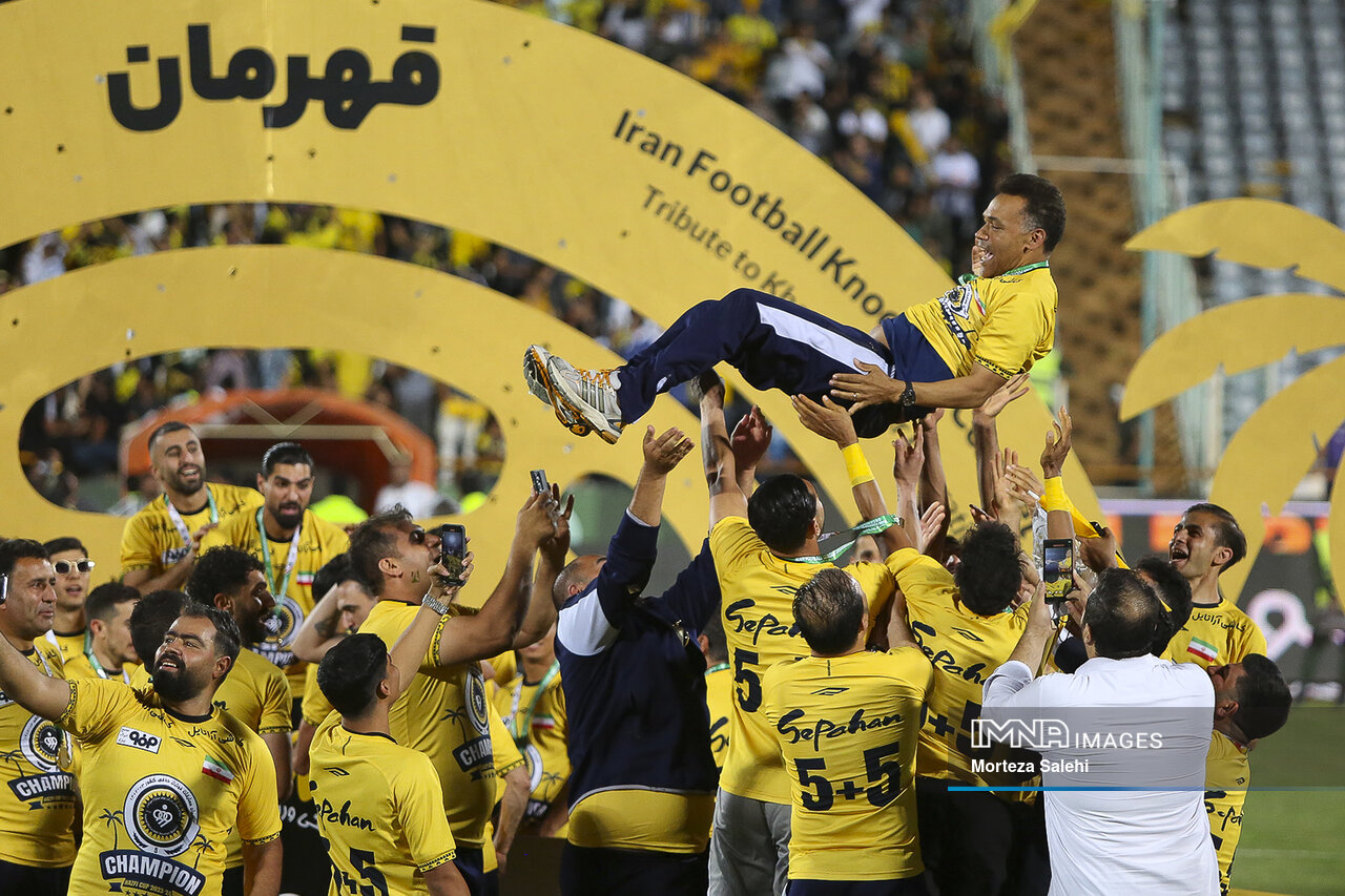 خداحافظی رضاییان از سپاهان/ نکونام با استقلال ادامه میدهد