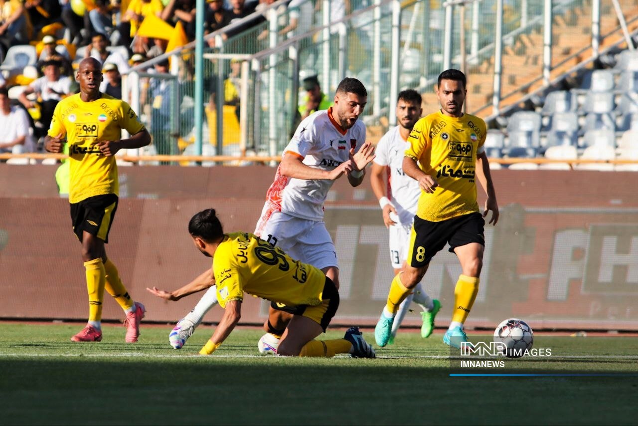 دبل شهریار جام را به اصفهان برد