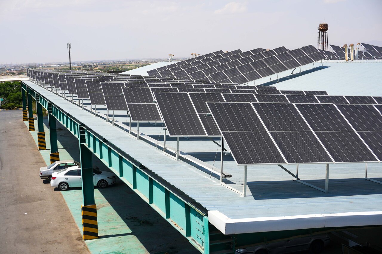 پایان عملیات اجرایی نیروگاه خورشیدی ۲۰۰ کیلوواتی در میدان مرکزی میوه و تره‌بار اصفهان
