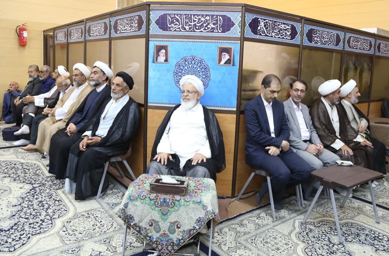 جشن غدیر و عمامهگذاری طلاب در دفتر امام جمعه یزد