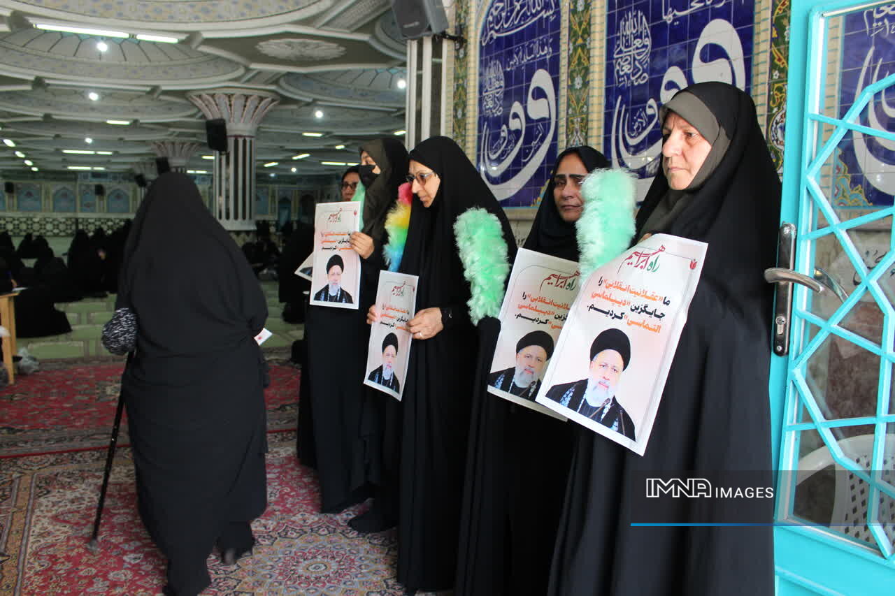 مراسم چهلم شهدا خدمت در شهرکرد برگزار شد+ فیلم و تصاویر