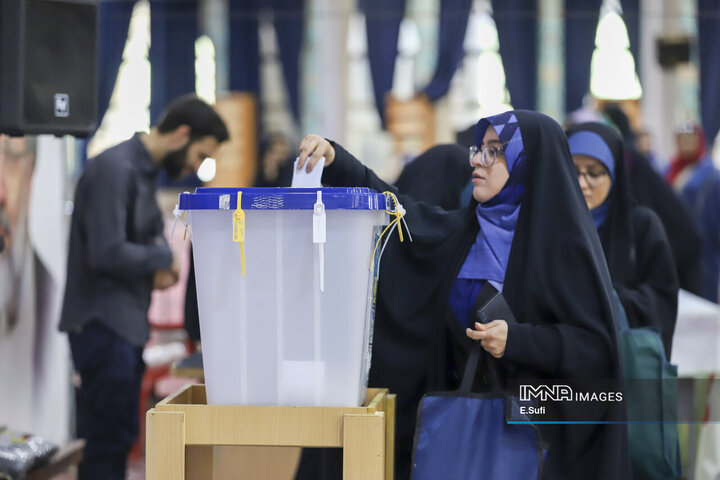 حضور پرشور اراکی‌ها در ساعات ابتدایی انتخابات ریاست جمهوری