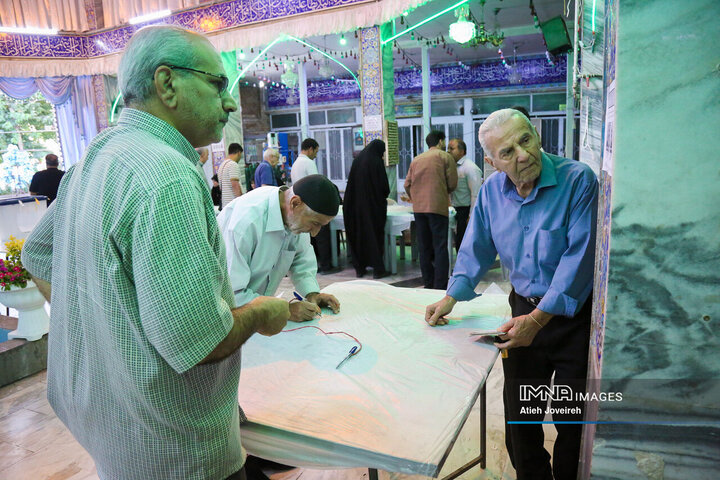 انتخابات ریاست جمهوری در شعبه مسجد نورباران اصفهان