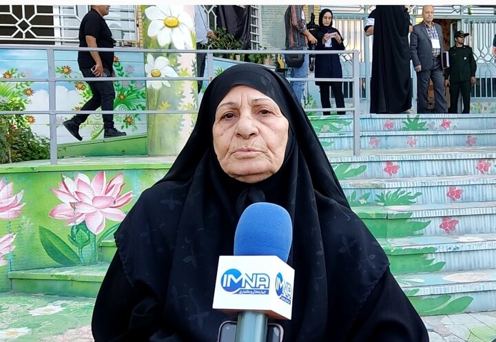فیلم| مادر شهیدان حجازی از رئیس جمهور اصلح می‌گوید