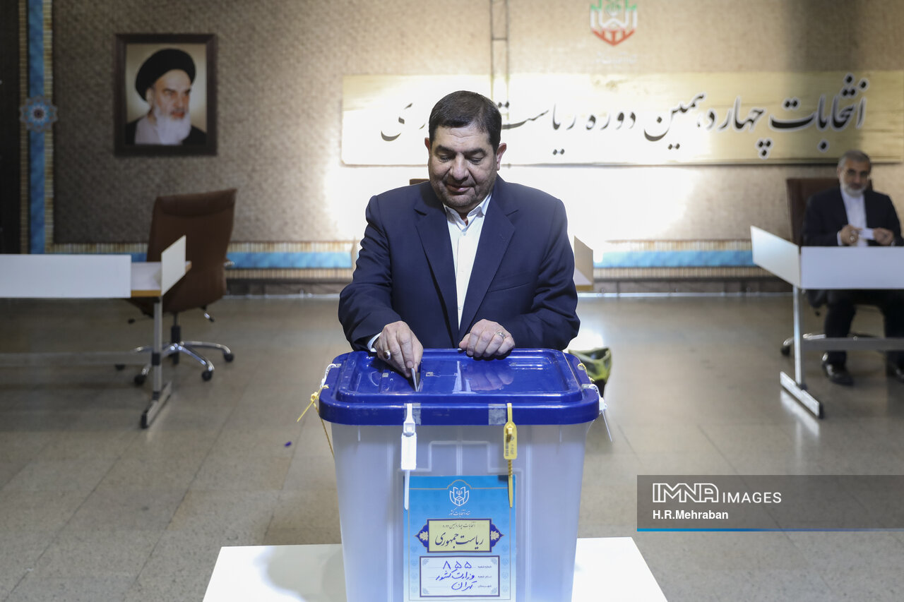 وحیدی، مخبر و زارع پور رای خود را به صندوق انداختند