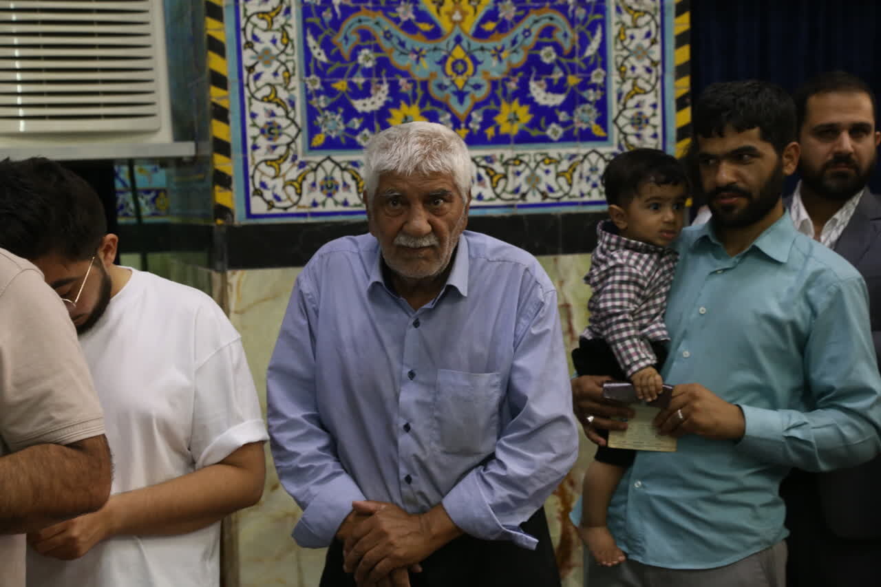 حضور مردم و مسئولان دارالعباده یزد پای صندوقهای رأی + فیلم