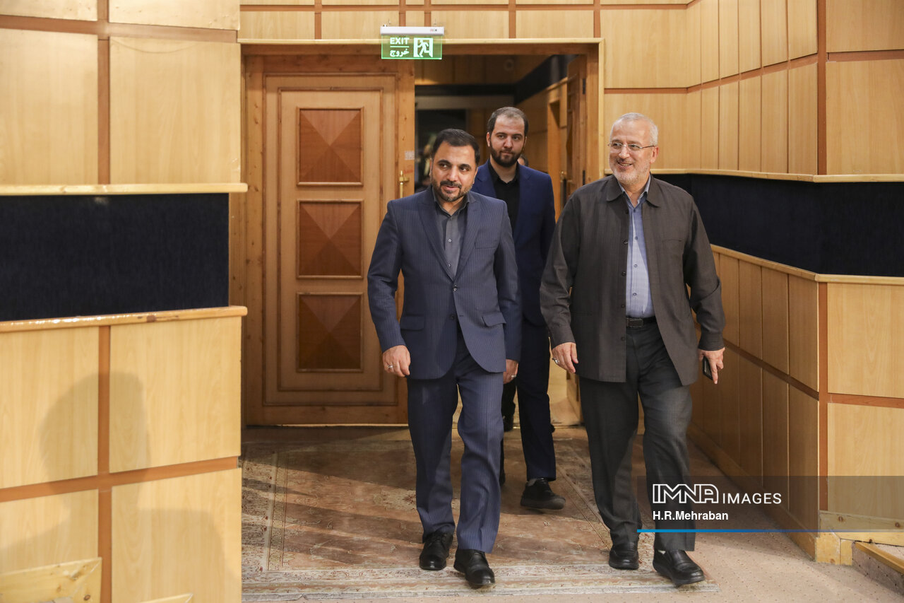 وحیدی، مخبر و زارع پور رای خود را به صندوق انداختند