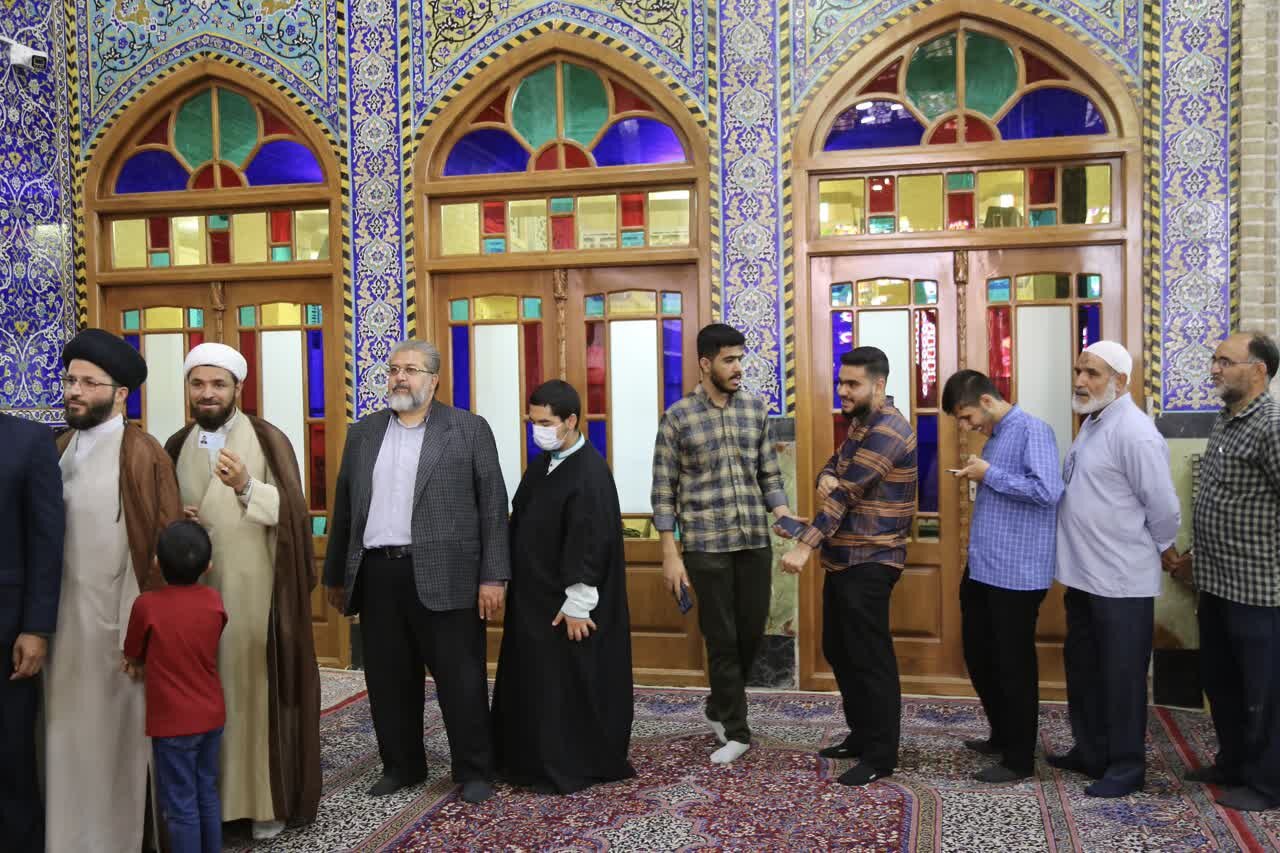 استاندار یزد و امام جمعه یزد رأی خود را به صندوق انداختند