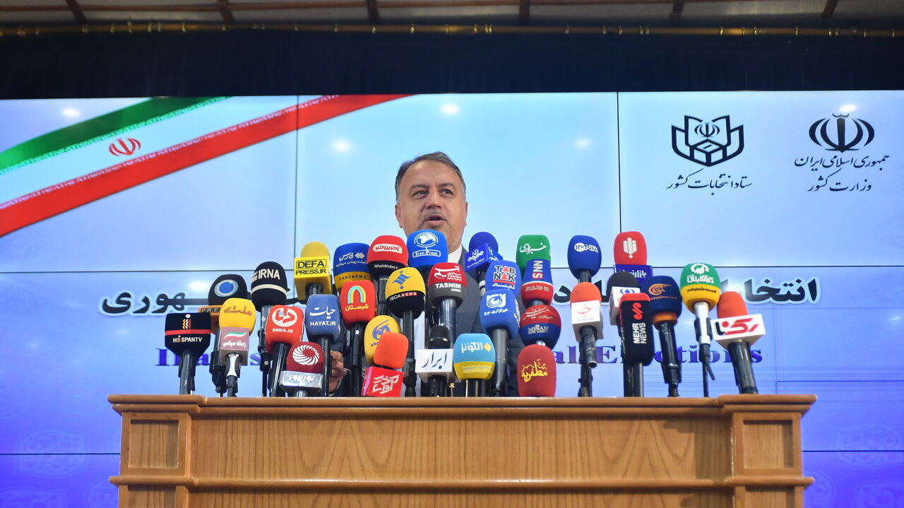 وحیدی، مخبر و زارع پور رای خود را به صندوق انداختند