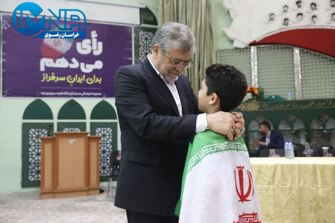 حضور پرشور مردم شریف مشهد در پای صندوقهای رای+ عکس