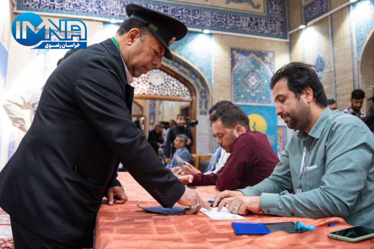 حضور پرشور مردم شریف مشهد در پای صندوقهای رای+ عکس