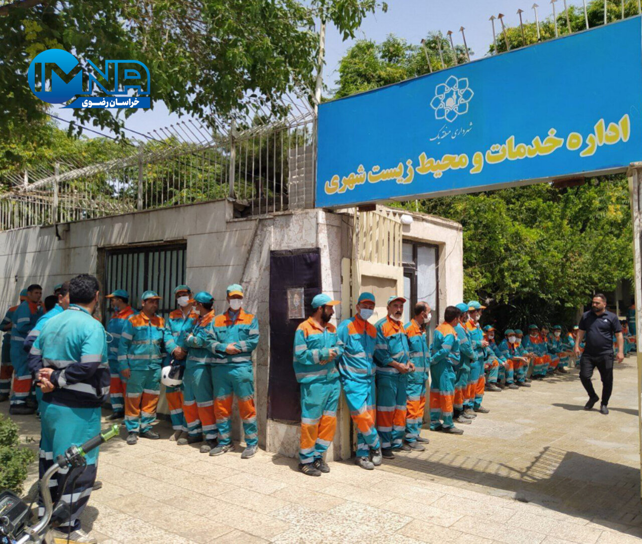 حضور پرشور مردم شریف مشهد در پای صندوقهای رای+ عکس