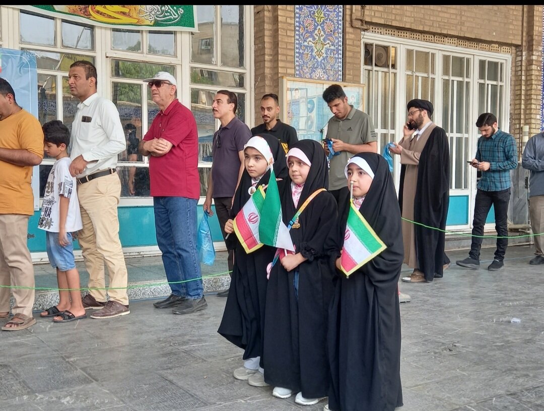 حضور پرشور مردم خوزستان پای صندوق‌های رای