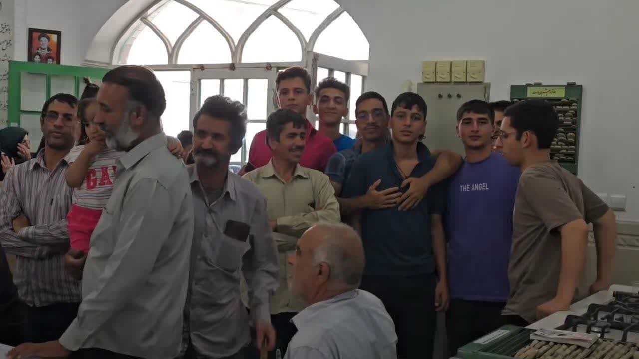 حضور مردم سراسر استان یزد در پای صندوق رأی/ شور انتخاباتی در رأی اولیها