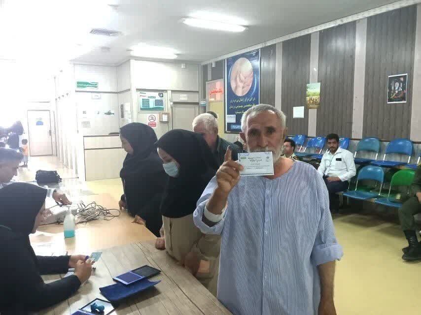 حضور مردم سراسر استان یزد در پای صندوق رأی/ شور انتخاباتی در رأی اولیها