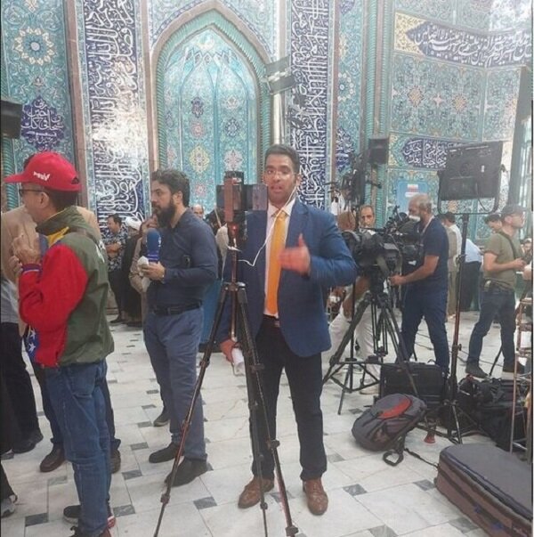 حضور خبرنگاران خارجی در حسینیه ارشاد جهت پوشش اخبار انتخاباتی