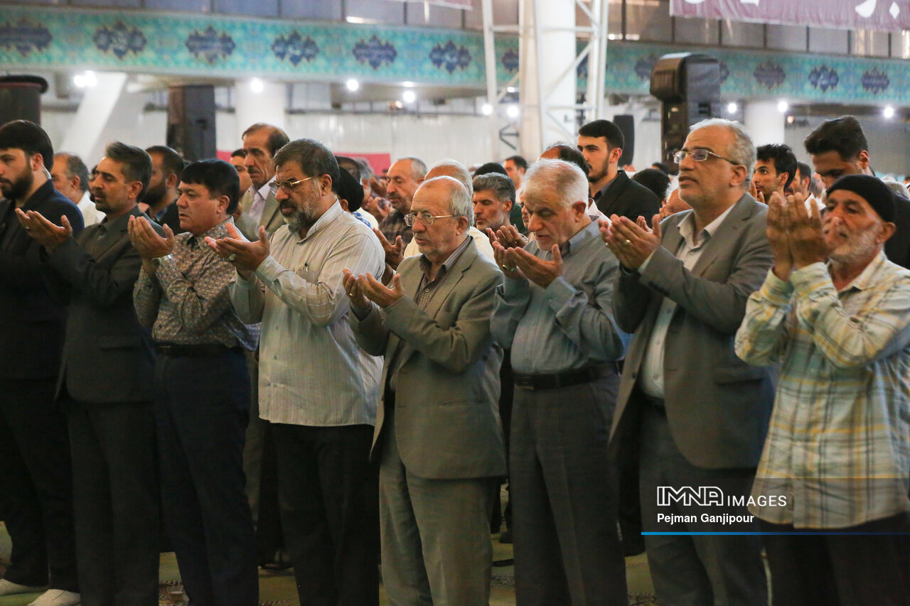 نماز جمعه نشانگر قدرت مسلمانان و بازدارنده هجوم استکبار است