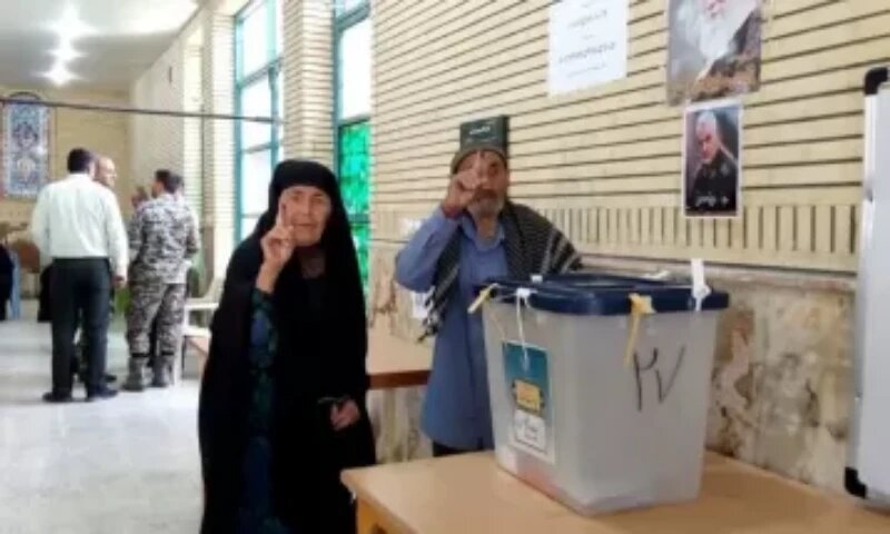حضور ادامهدار مردم کهگیلویه و بویراحمد پای صندوق رأی+عکس