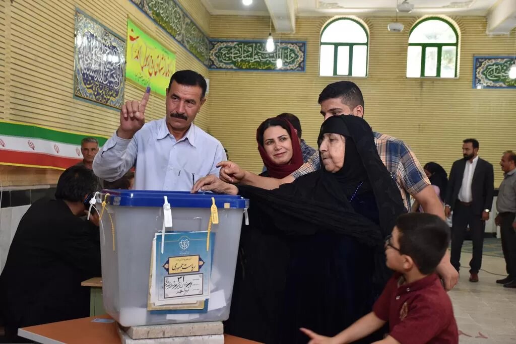 حضور ادامهدار مردم کهگیلویه و بویراحمد پای صندوق رأی+عکس