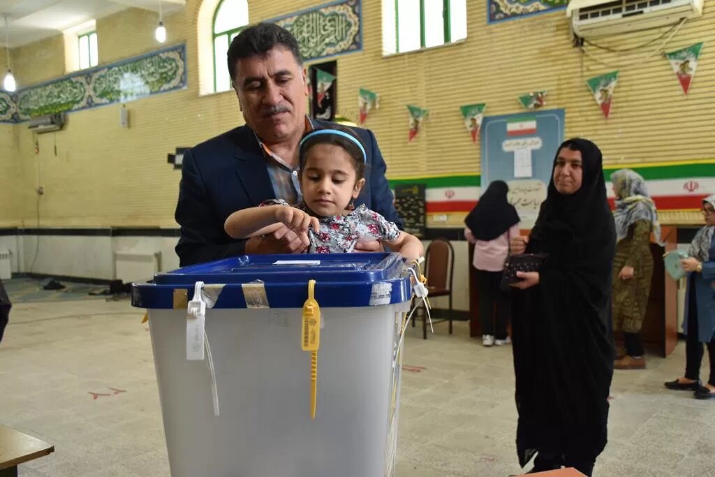 حضور ادامهدار مردم کهگیلویه و بویراحمد پای صندوق رأی+عکس
