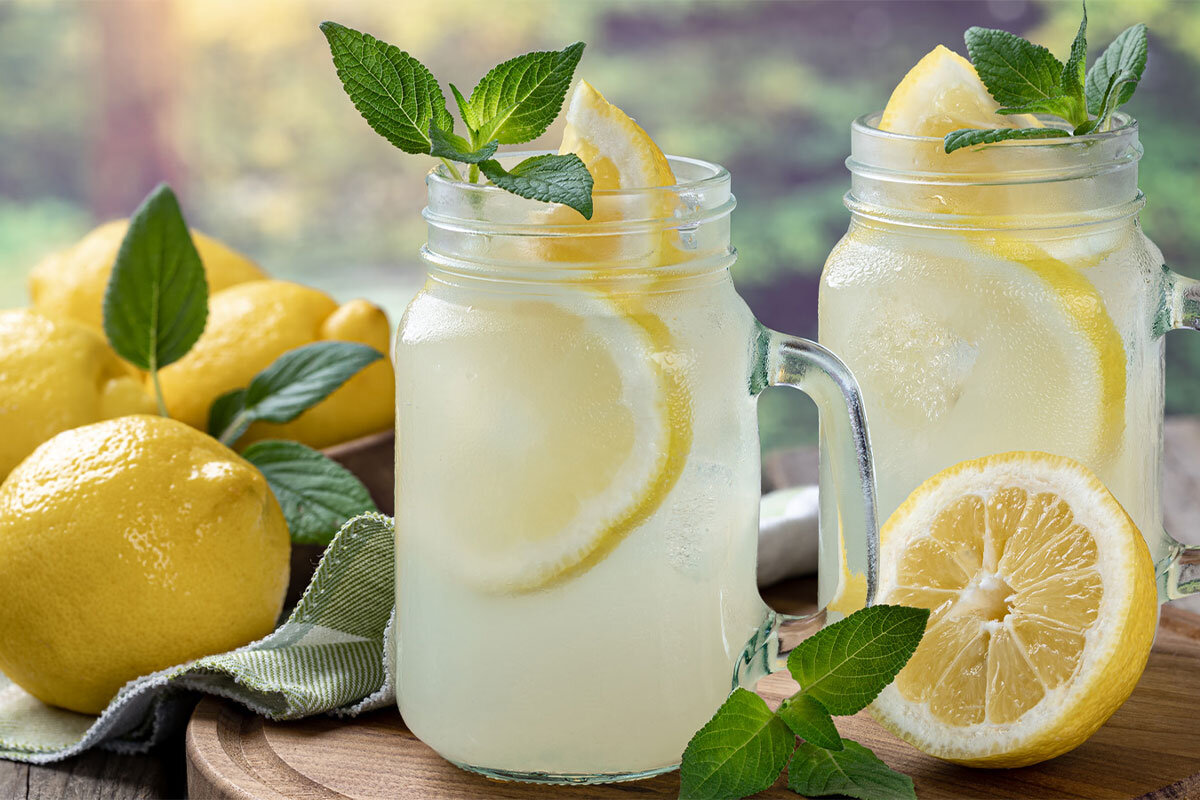 طرز تهیه آب قلیایی با لیمو