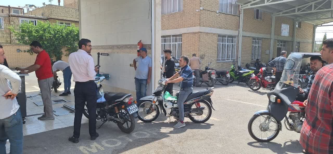 مراجعه بیش از ۳۰۰۰ موتورسوار به مراکز معاینه فنی موتورسیکلت در شهر اصفهان