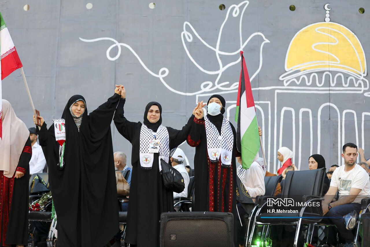 استقبال از خانواده شهدای غزه در تهران