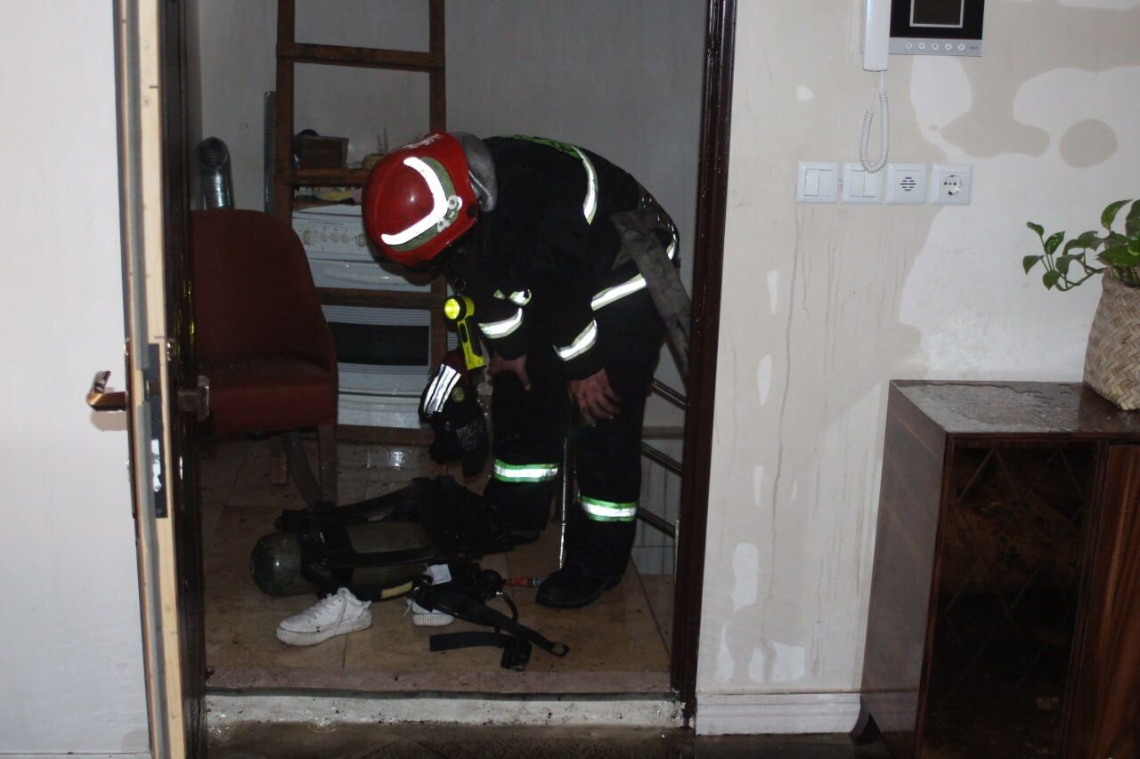 آتش زدن ضایعات, آپارتمانی را در رشت به آتش کشید