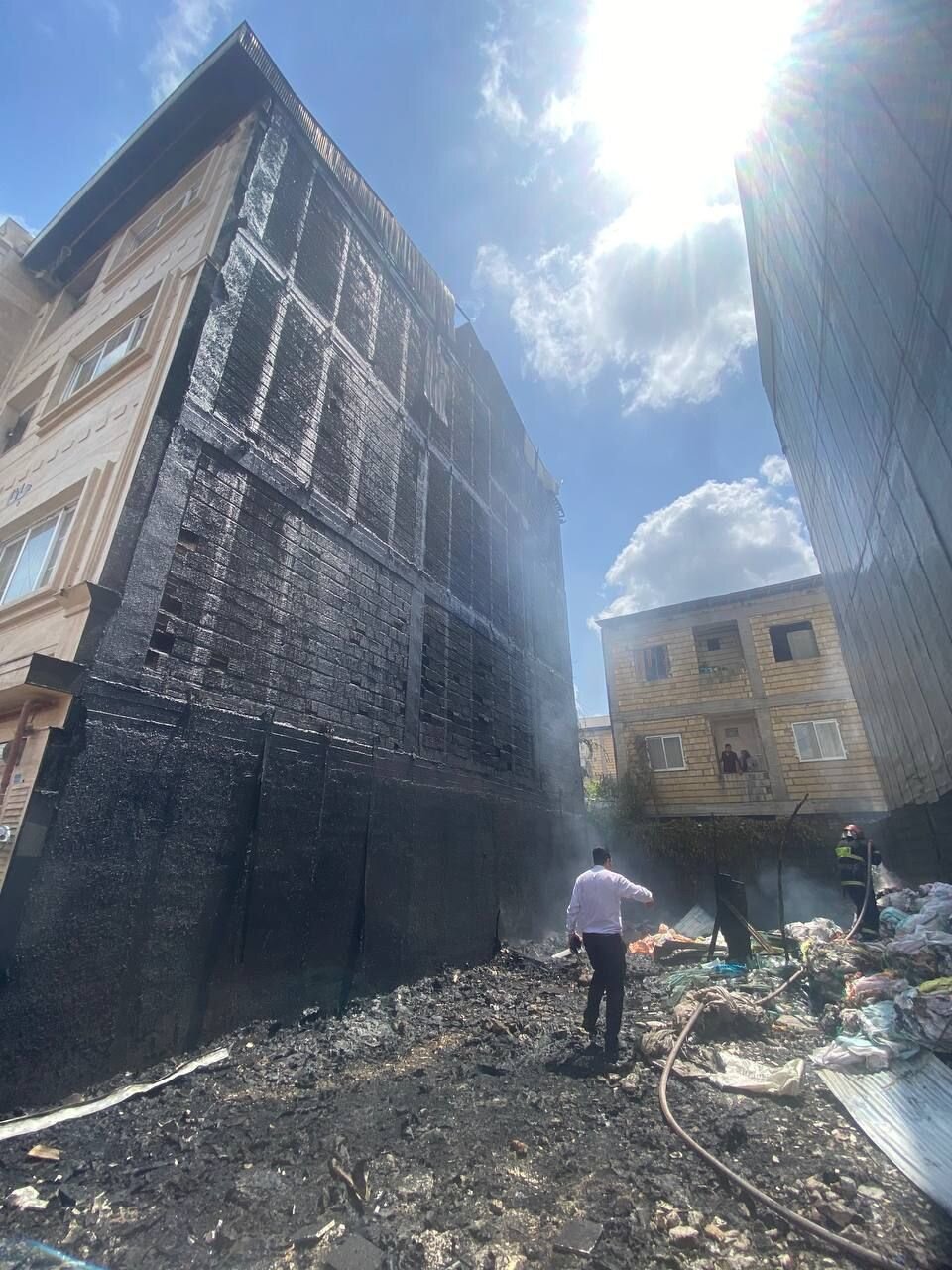 آتش زدن ضایعات, آپارتمانی را در رشت به آتش کشید