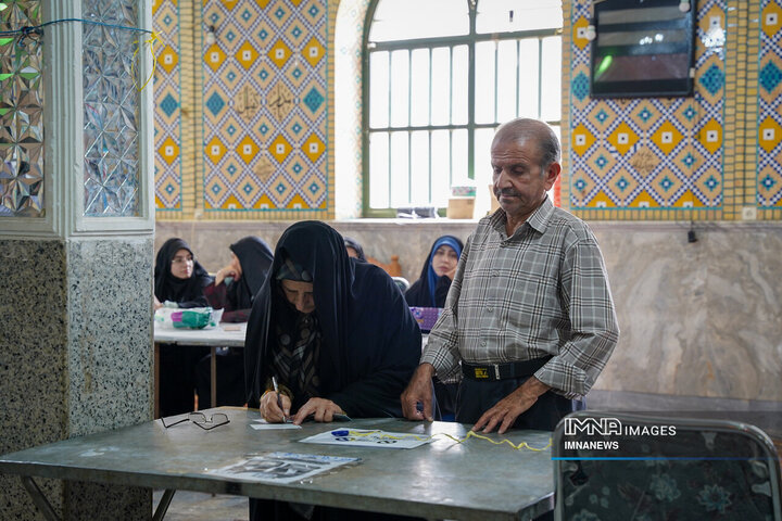 دور دوم انتخابات ریاست جمهوری در شعبه حسینیه رضوی اصفهان